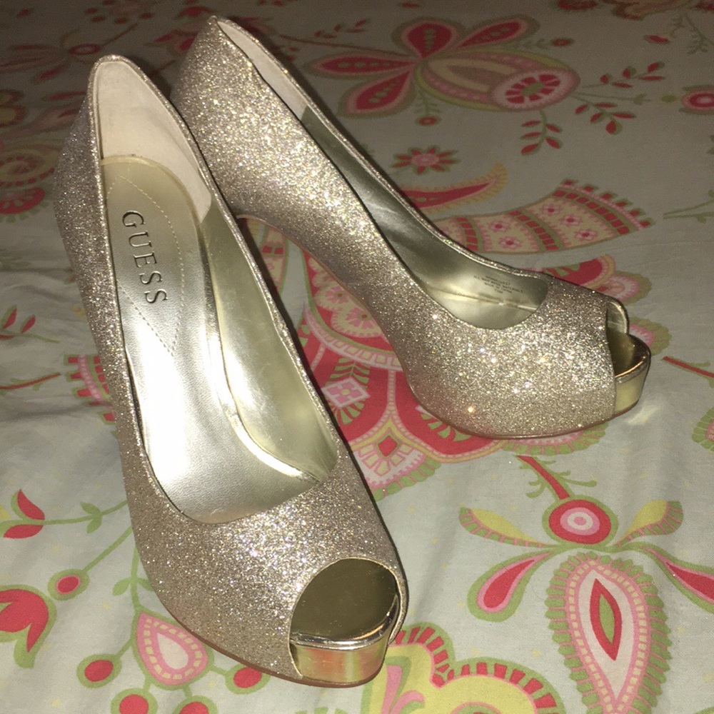 Guess open toed gold glittery pumps